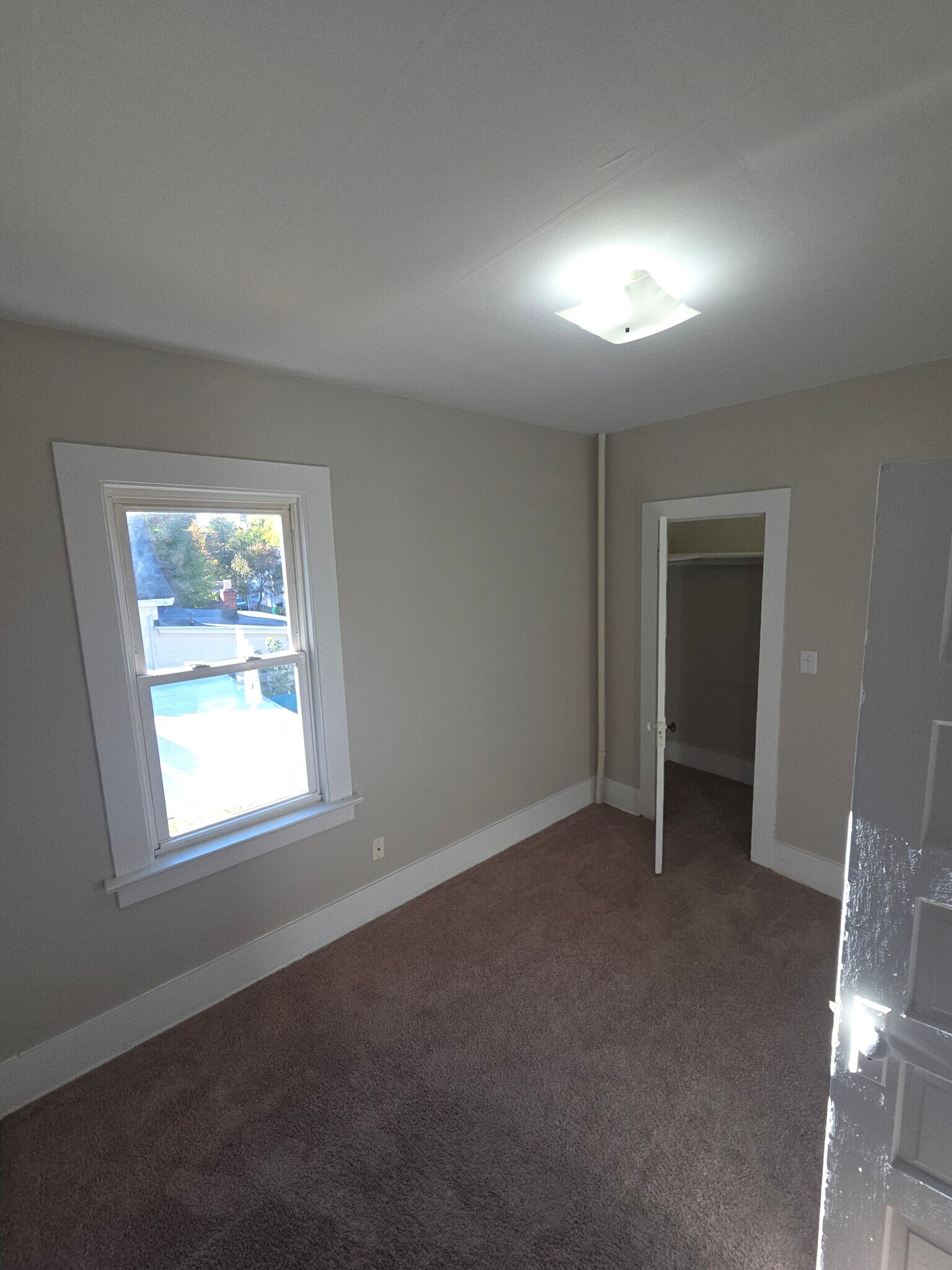 Building Photo - 340 W 24th St