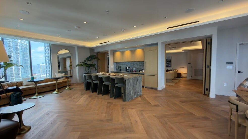 Building Photo - 121 NE 5th St