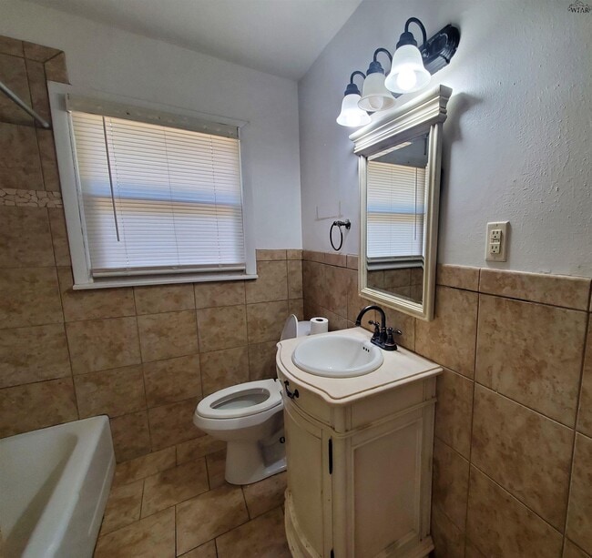 Building Photo - 4402 Phillips Dr