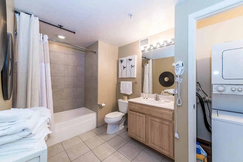 Building Photo - 350 N Desplaines St