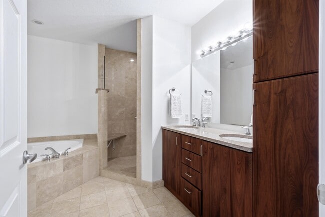 Building Photo - 1640 Presidential Way