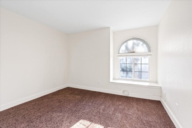 Building Photo - Status: Accepting applications