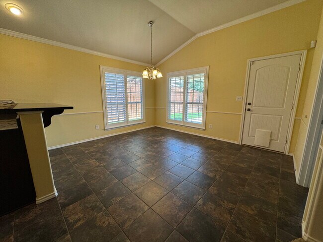 Building Photo - Beautiful & Spacious 4-Bedroom Home in Lub...