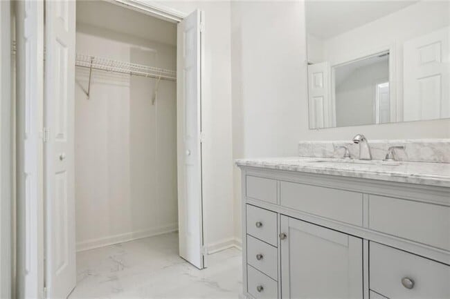 Building Photo - 2640 Oakdale St NW