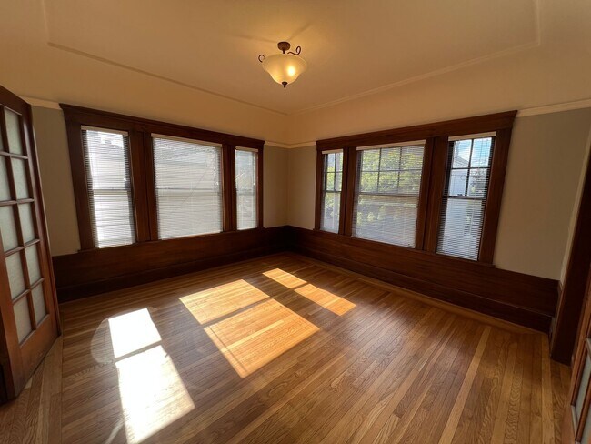 Building Photo - 3901-3907 Cesar Chavez