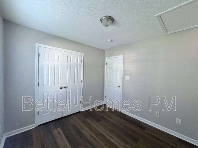 Building Photo - 5949 Presentation St
