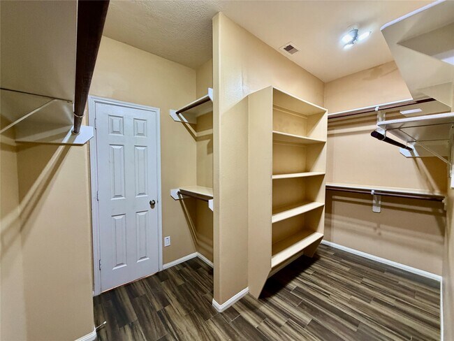 Building Photo - 25206 Auburn Terrace Dr