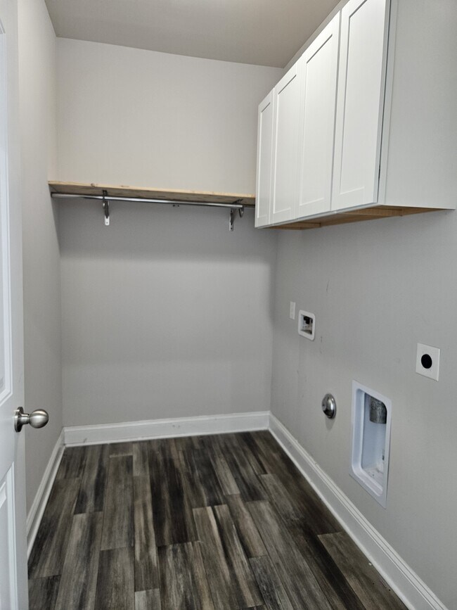 Building Photo - 214 Gracyns Dr