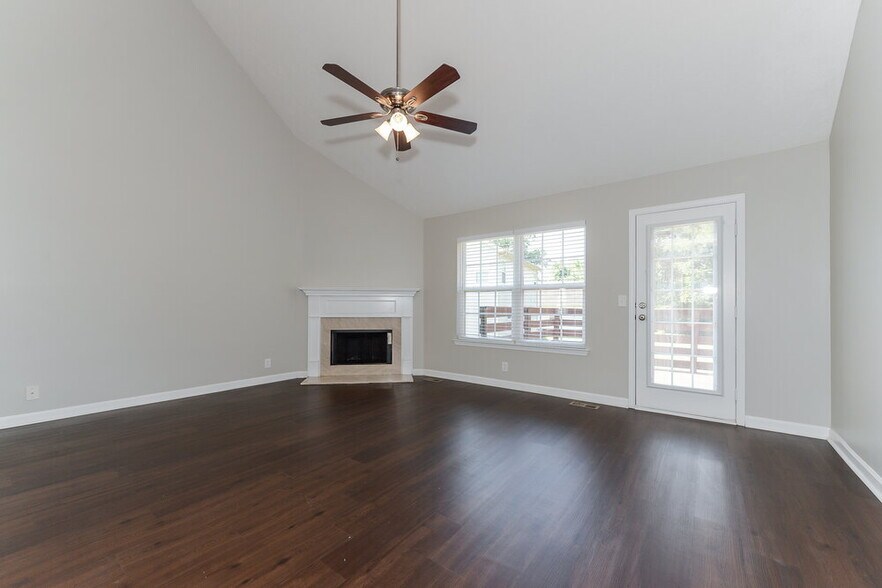 Building Photo - 2816 Windcrest Tr