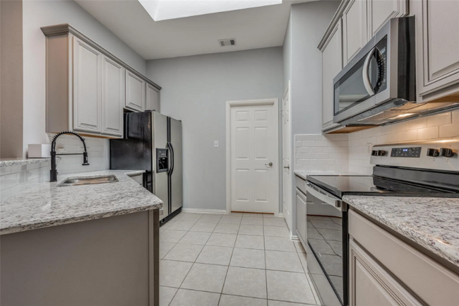 Building Photo - 1610 Poinsettia Blvd