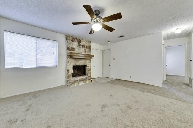Building Photo - 9802 Hundred Oaks Cir