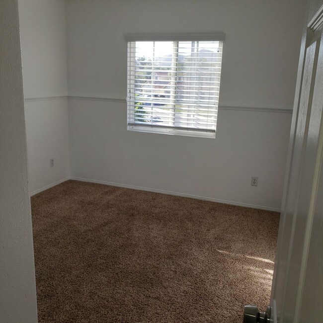 Building Photo - GORGEOUS 4 Bedroom** & 3 full bathrooms on a Cul-De-Sace Home!!