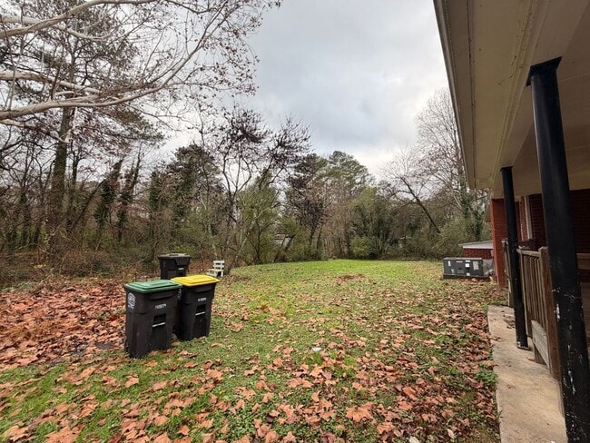 Building Photo - Brick 3/1.5 House in West Rome- $1,250