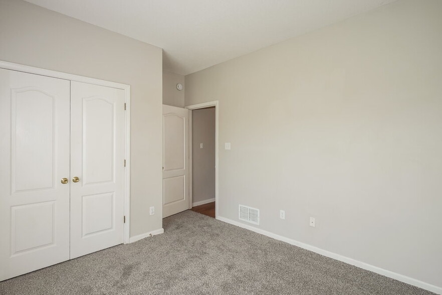 Building Photo - 8426 Linda Shore Cove