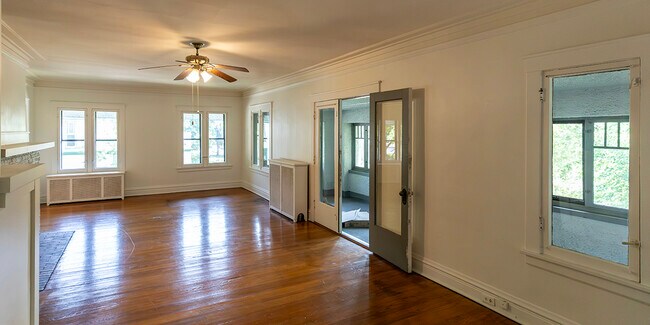 Building Photo - 202 Ridgeland Ave