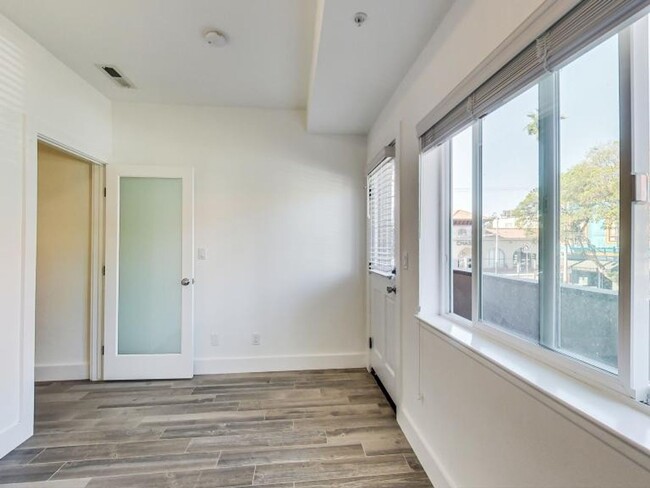 Building Photo - Mission 1BR in the Heart of it All!! In Un...