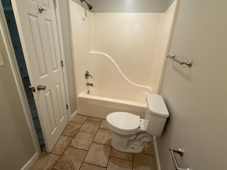 Building Photo - 16 Markwest Cv