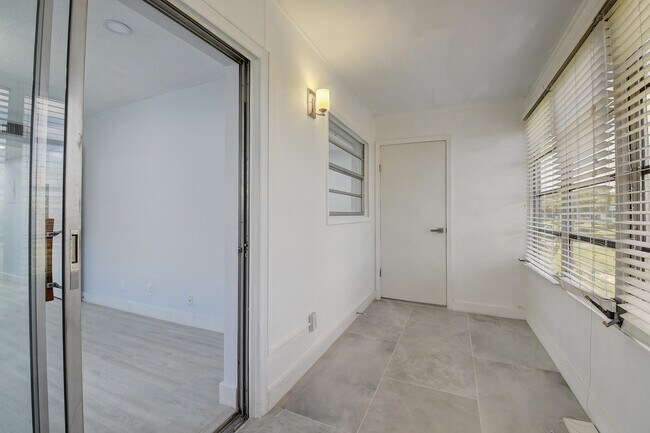 Building Photo - 318 Monaco Blvd