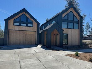 Building Photo - Gorgeous new home in Discovery West