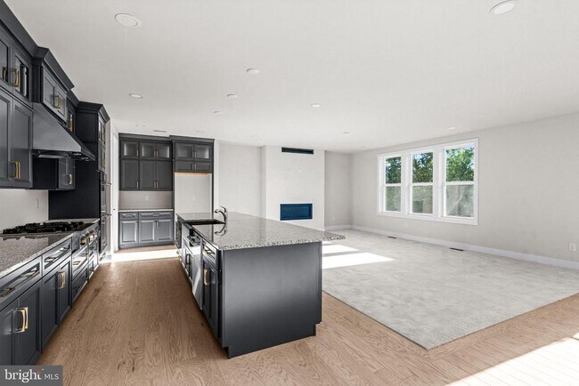 Building Photo - 133 Alroy Rd