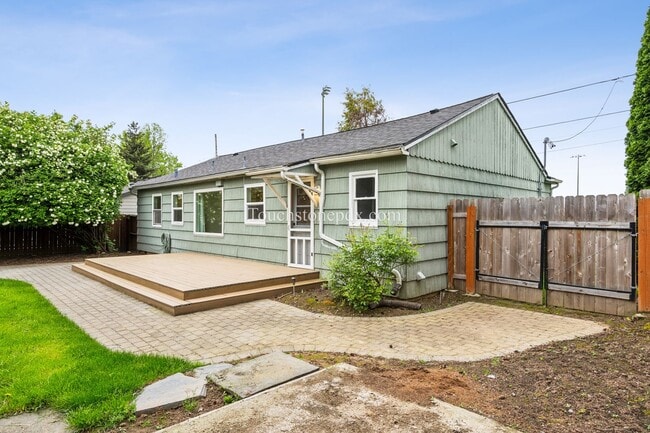 Building Photo - Updated NE Portland Home w/Fenced Yard and Upgrades!