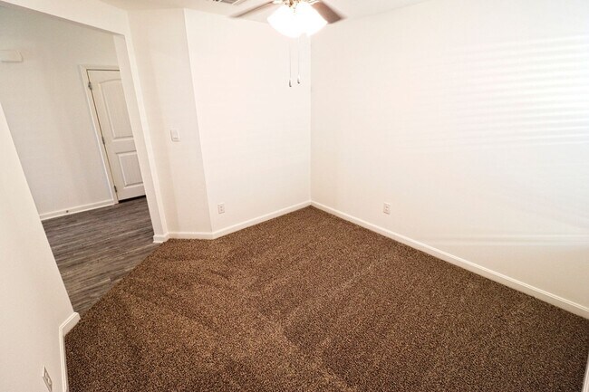 Building Photo - Look 4/3 in Zachary!