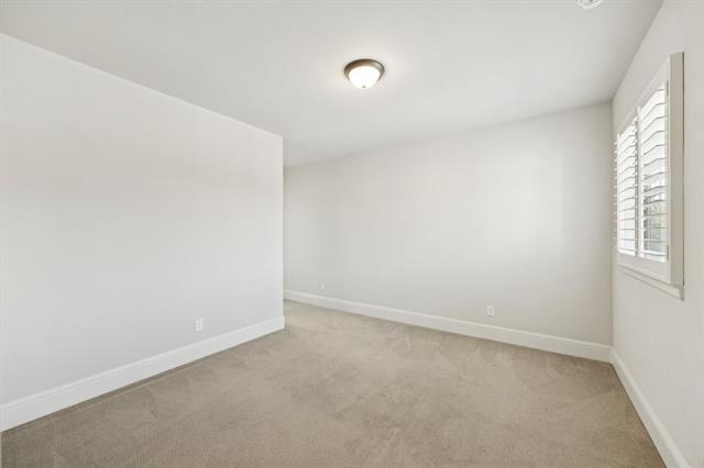 Building Photo - 204 Chisholm Trail