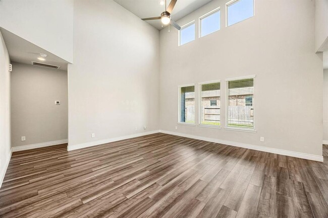 Building Photo - 31214 Gullwing Manor Dr
