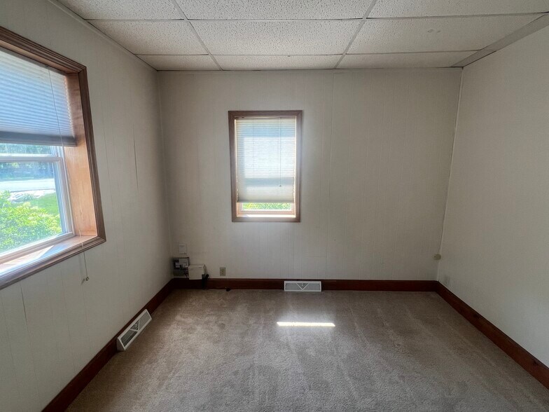 Building Photo - 6505 10th St SE