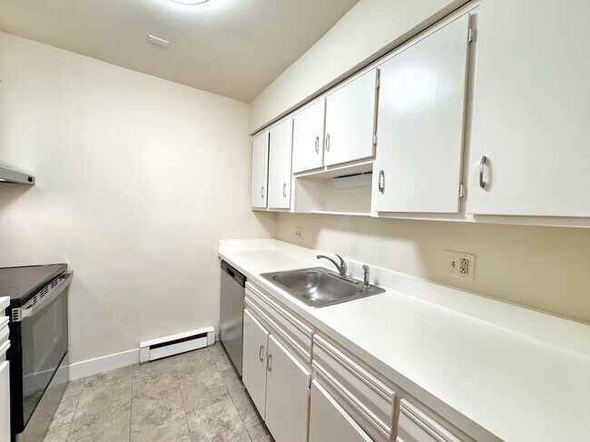 Building Photo - 24 Ferris Ave