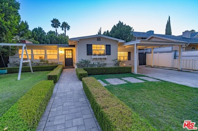 Building Photo - 5525 Matilija Ave