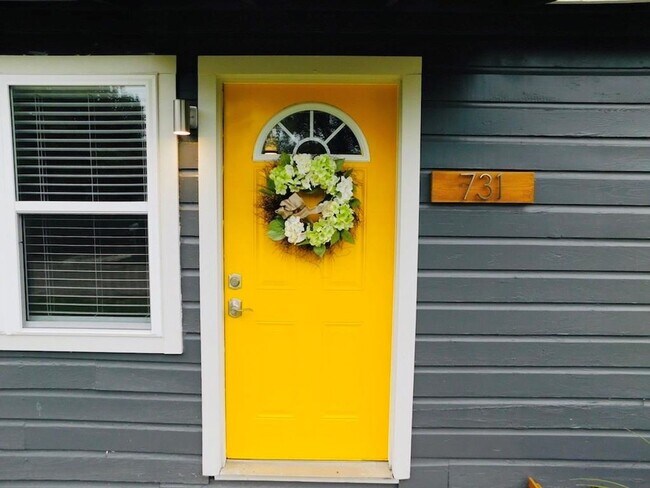 Building Photo - 2/1 - Pet Friendly Near TSU