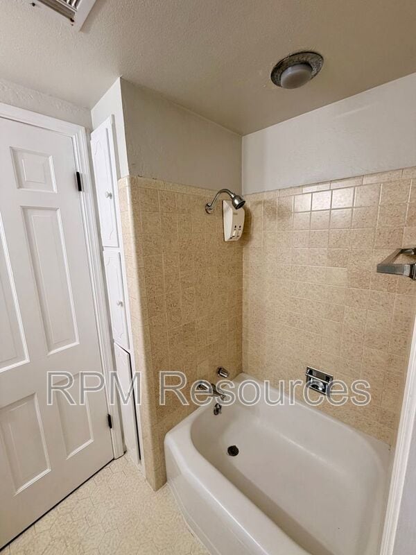Building Photo - 4120 NW 44th St