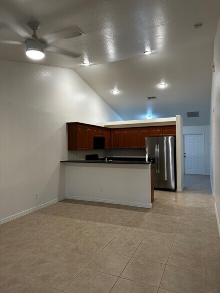Building Photo - 10413 Kidron Ave