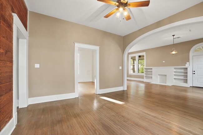 Building Photo - 415 Boulevard St