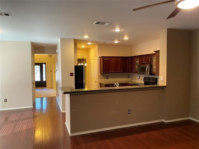 Building Photo - 207 Colonial Ln