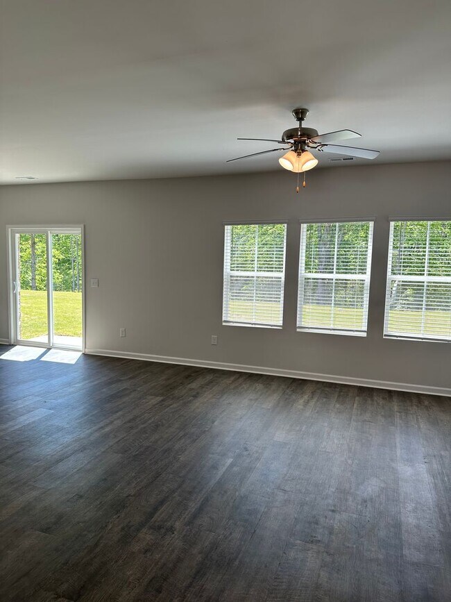 Building Photo - Pre-Leasing Now! Discover This Beautiful 3-Bedroom, 2.5-Bath Home in Cullman
