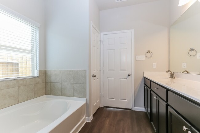Building Photo - 7215 Victorville Dr