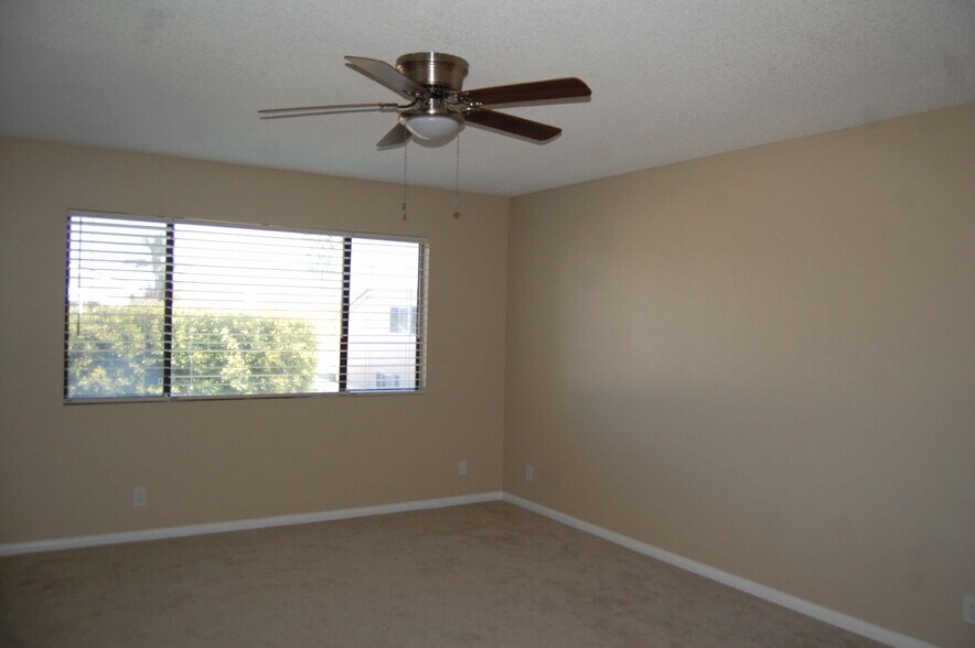Building Photo - 6401 Glenfox Dr