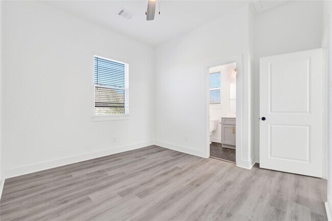 Building Photo - 3238 Frying Pan Place