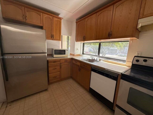 Building Photo - 16909 N Bay Rd