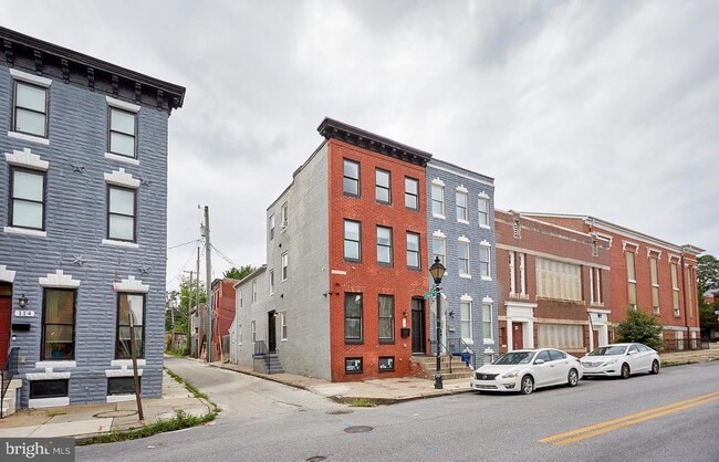 Building Photo - 112 S Calhoun St
