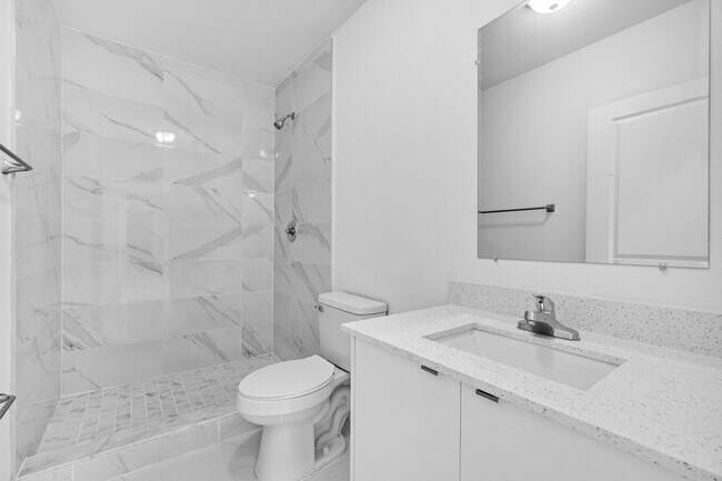 Building Photo - Goulds 4 Bed Triplex