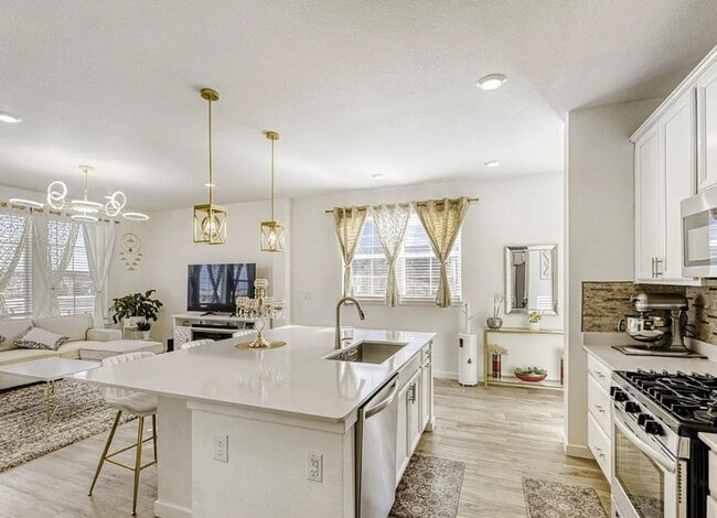 Building Photo - Luxurious CORNER LOT - 3bd 2.5 paired home in Dove Village!