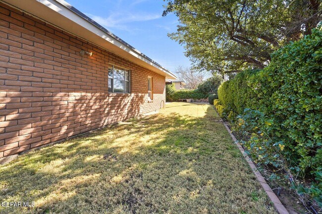 Building Photo - 528 Stonebluff Rd