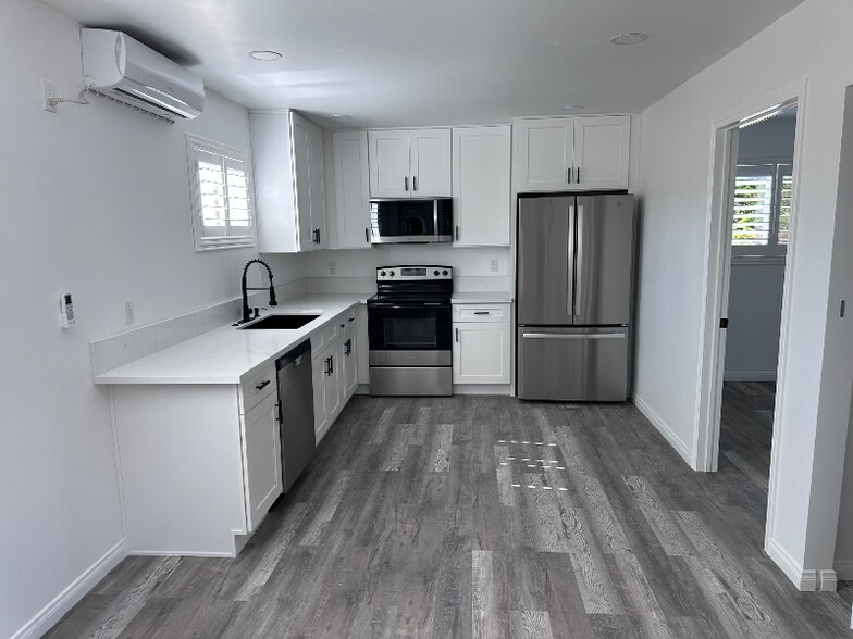 Building Photo - 5173 Palm St