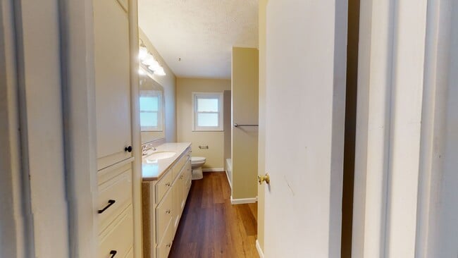 Building Photo - 3 Bedroom, 2 Bathroom House with Attached Double Garage