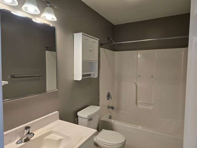 Building Photo - 3 Bed, 2.5 Bath Single Family Home in Mart...