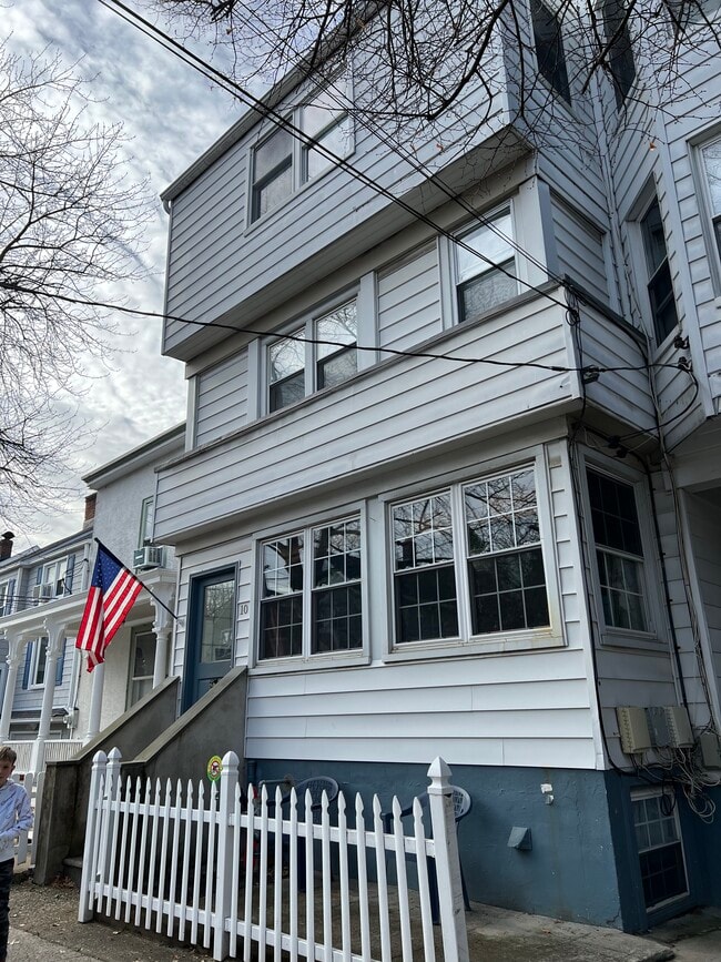 Building Photo - 10 S Eckar St