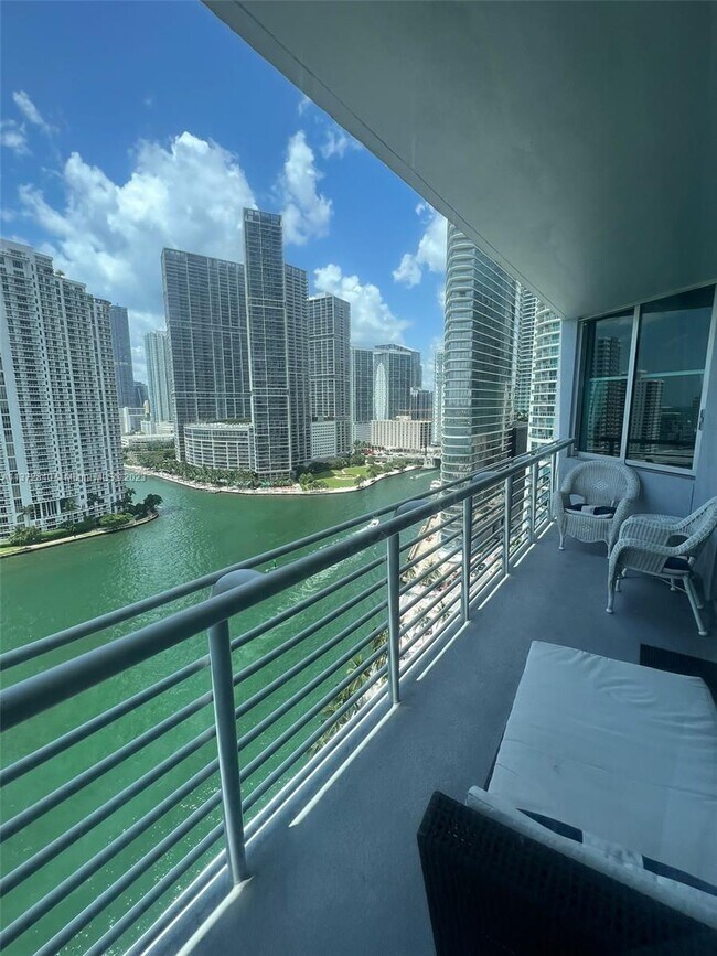 Building Photo - 325 S Biscayne Blvd